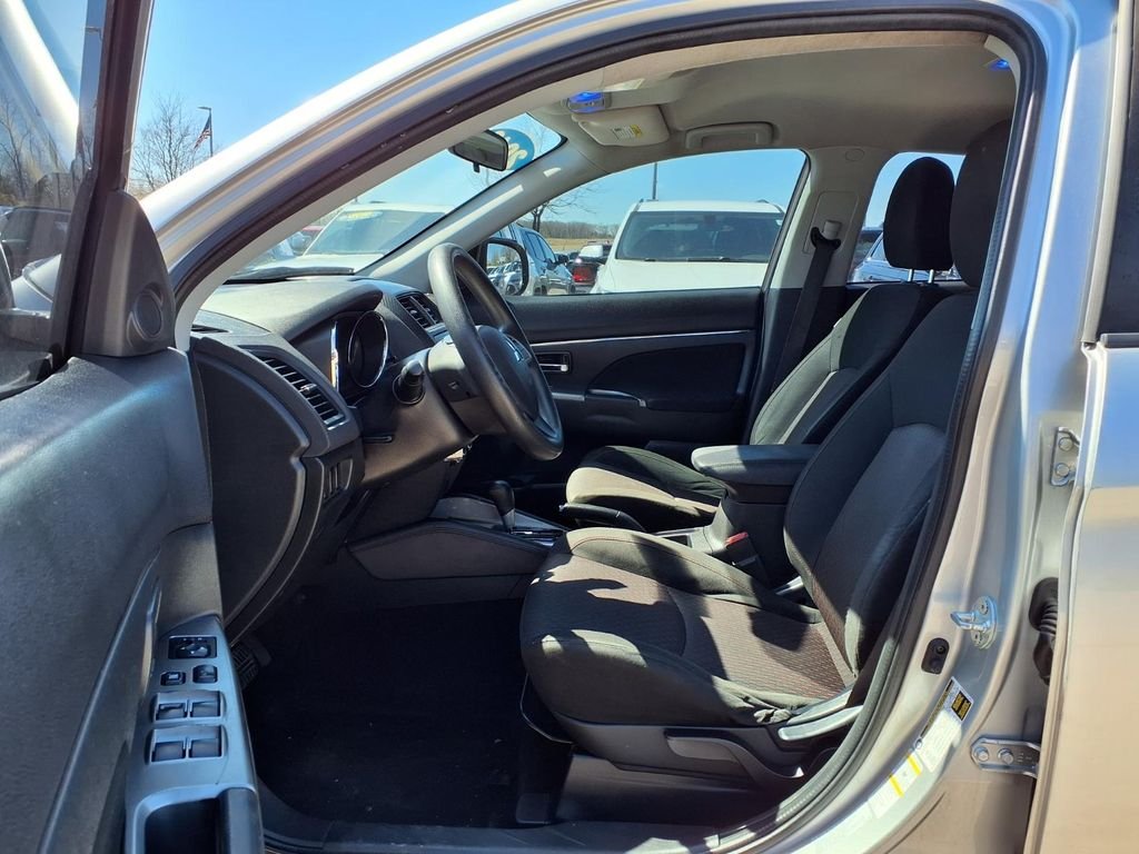 Used 2018 Silver Mitsubishi 2.0 ES image 15
