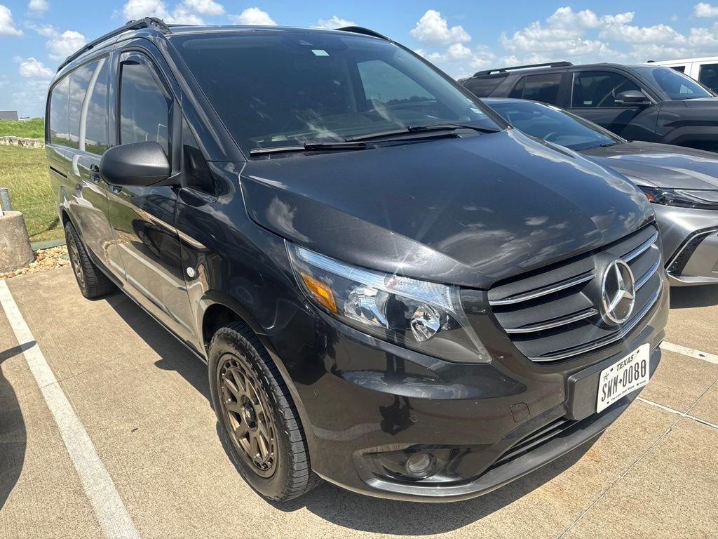 Used 2022  Mercedes-Benz Cargo image 1