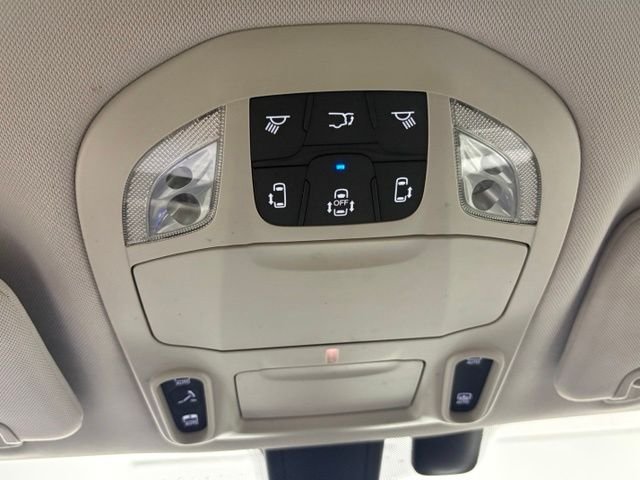 Used 2018 White Chrysler Limited image 37