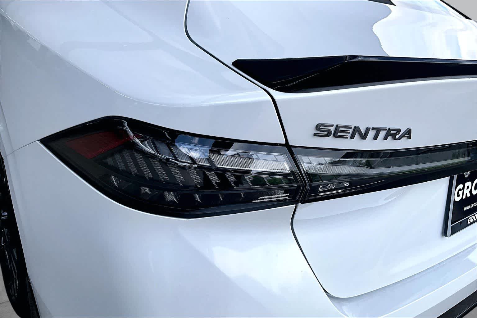 New 2026 Aspen White Tricoat/Super Black Nissan SR image 12