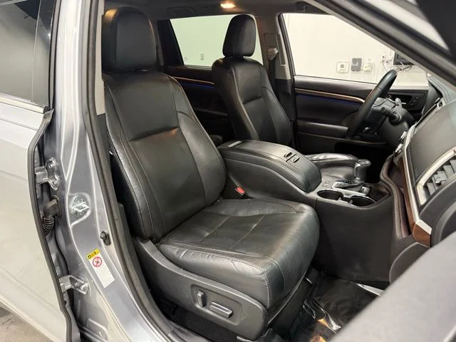 Used 2016 Silver Toyota Limited Platinum V6 image 43