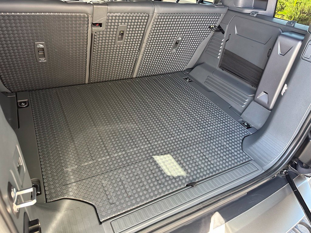 Used 2022 Gray Land Rover X-Dynamic SE image 18
