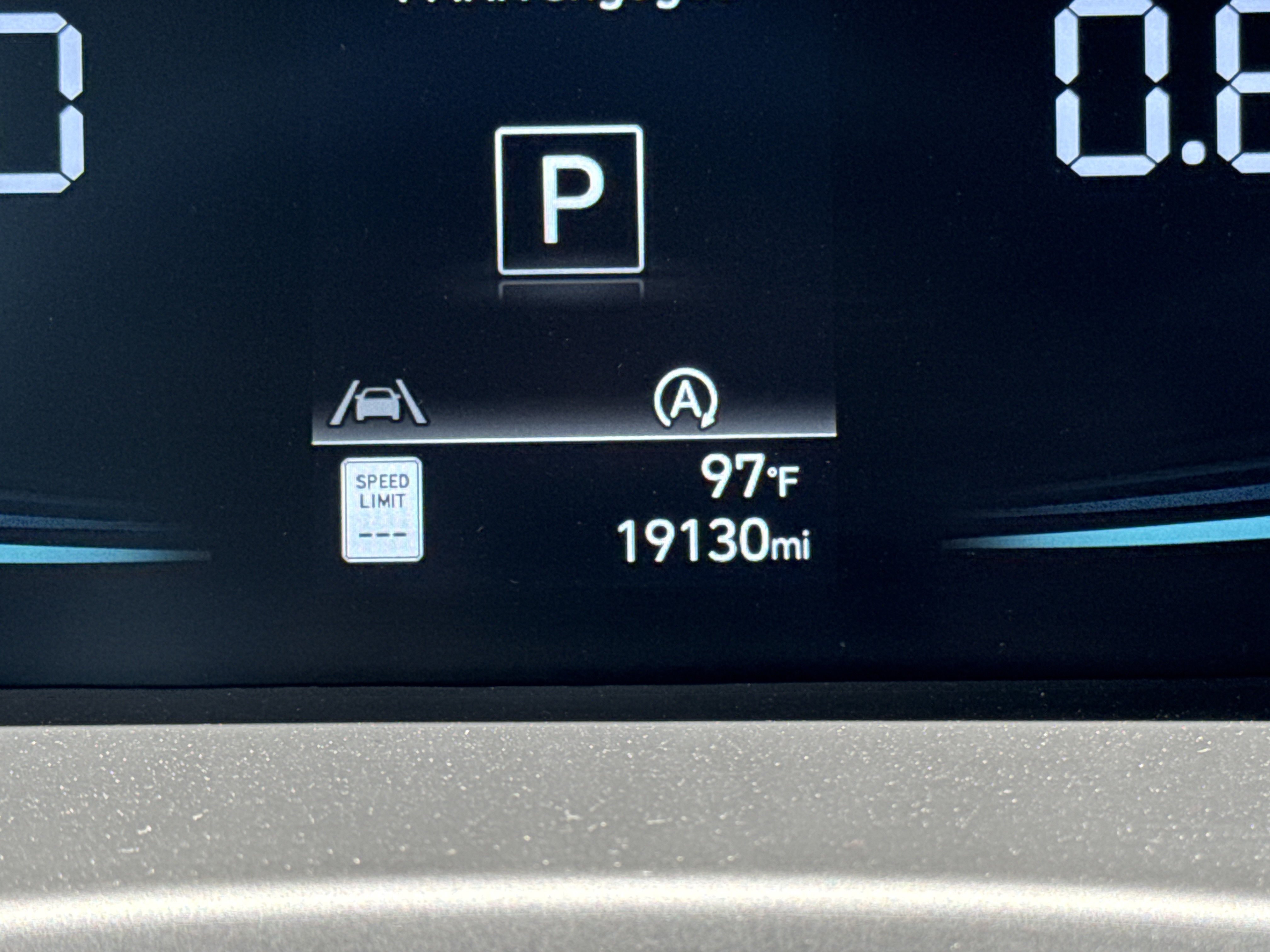 Used 2025 Hyper White Hyundai XRT AWD image 24