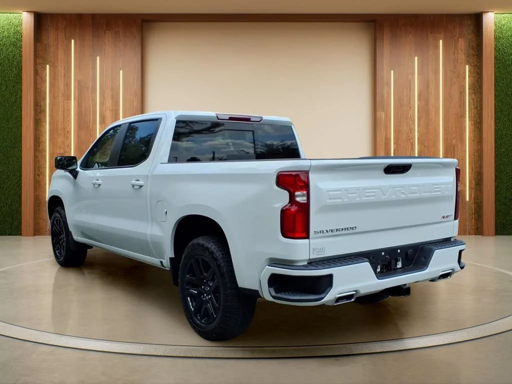 New 2026 Summit White Chevrolet RST image 29