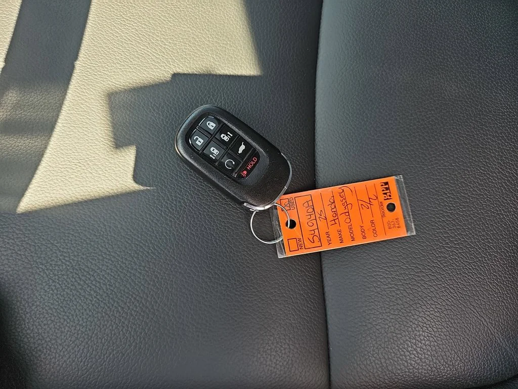 Used 2025  Honda EX-L image 34