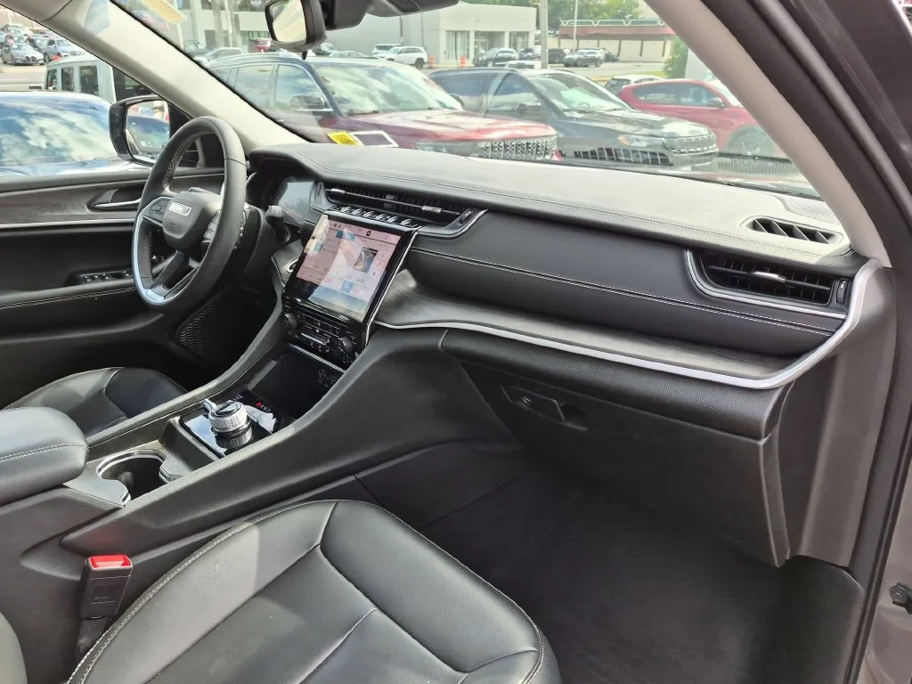 Used 2023 Gray Jeep Limited image 27