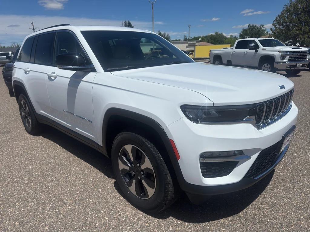 Used 2024 Bright White Clearcoat Jeep Limited image 4
