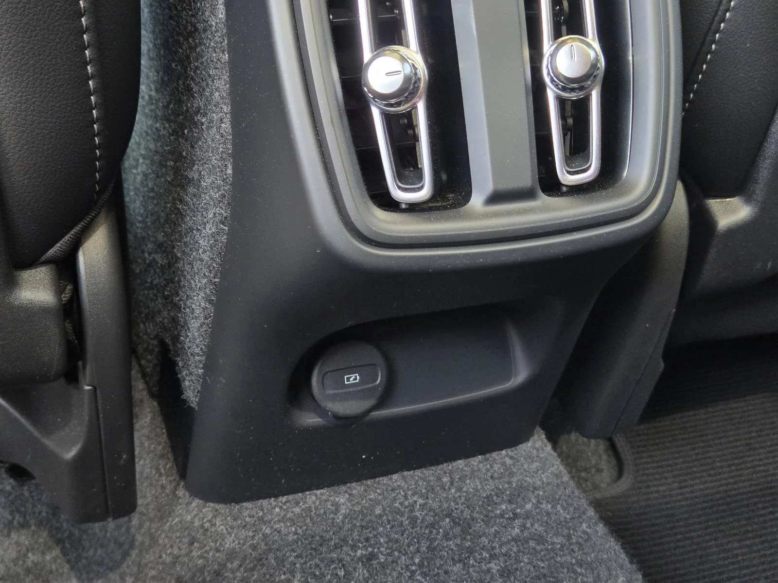 Used 2025 Black Volvo Plus Dark Theme image 33