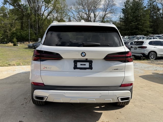 New 2026 Mineral White Metallic BMW xDrive40i image 5
