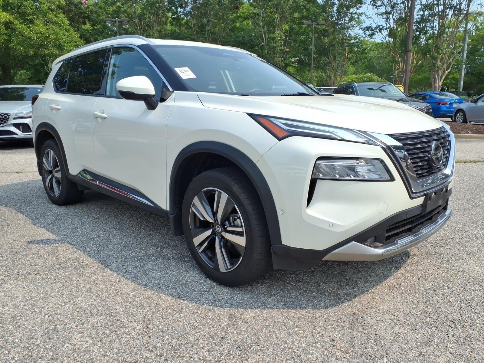 Used 2021 Pearl White Tricoat Nissan Platinum image 4