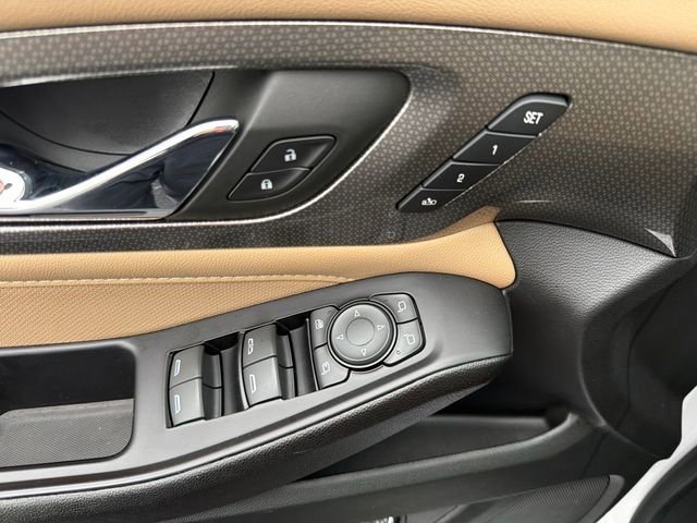Used 2023 Iridescent Pearl Tricoat Chevrolet Premier image 20