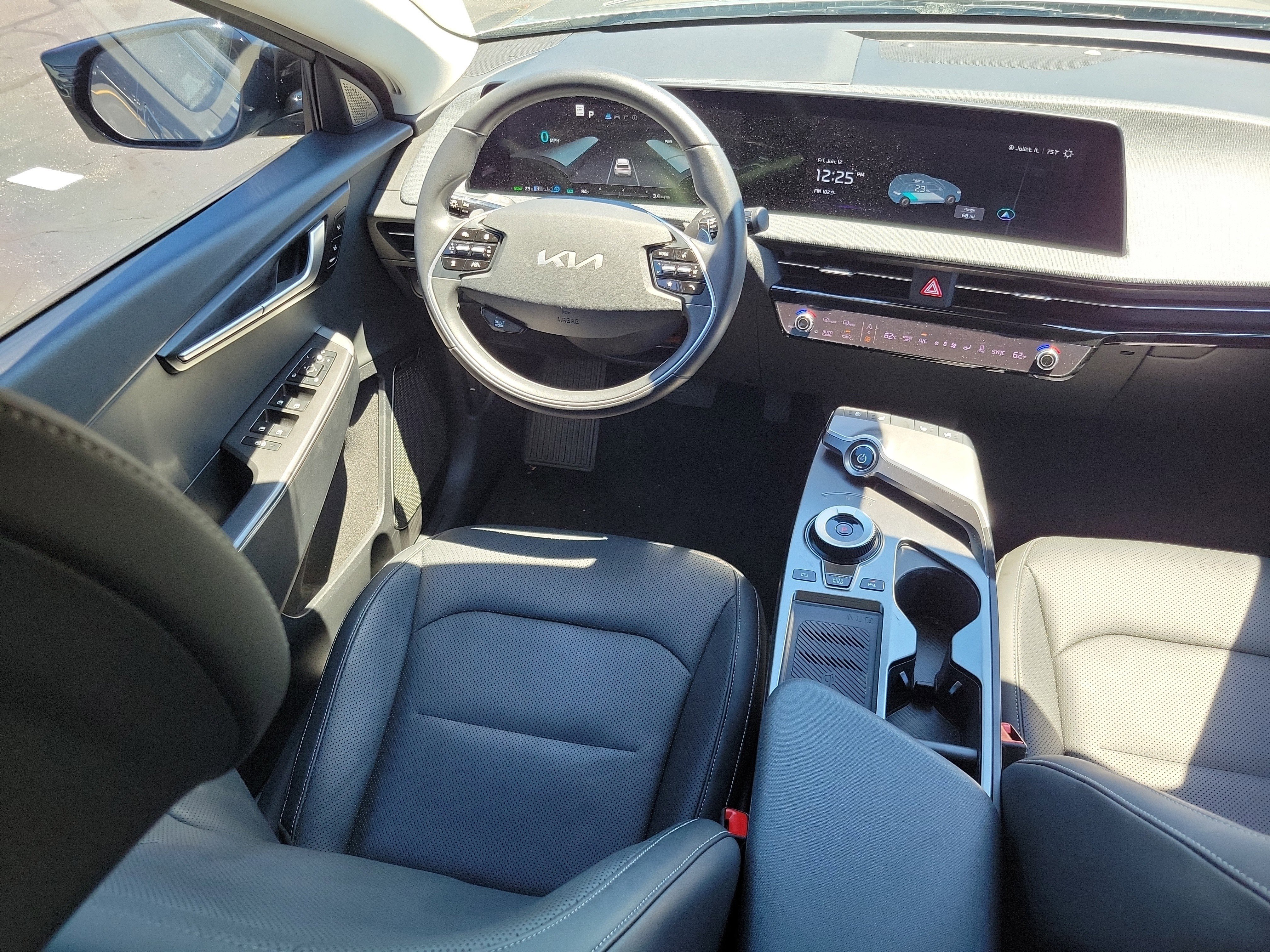 Used 2023 Steel Gray Kia Wind image 15