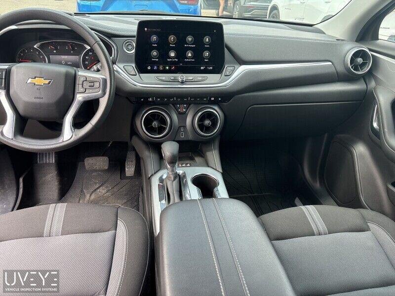 Used 2023 BLACK Chevrolet LT image 4
