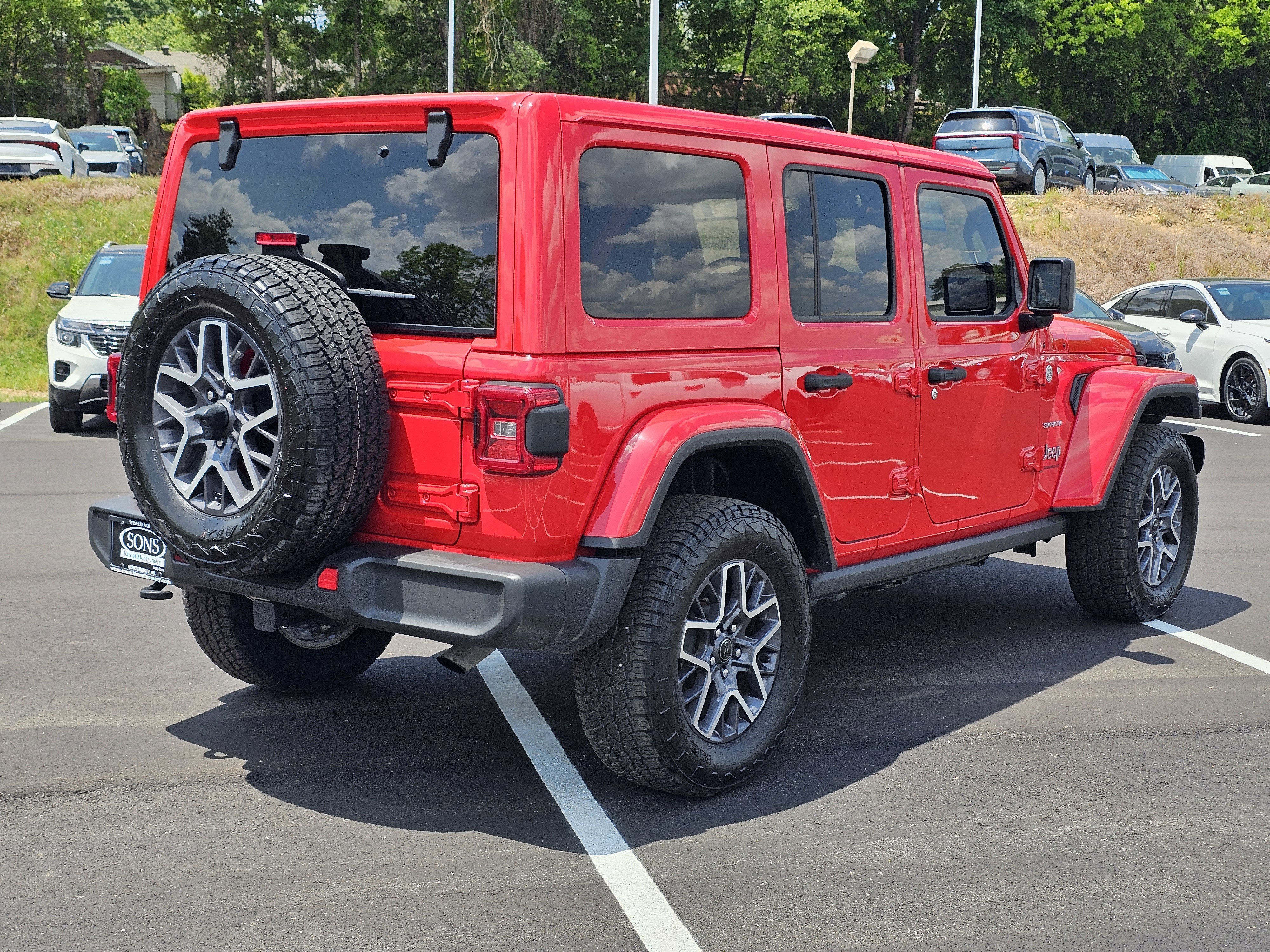 2024 Jeep Wrangler 4-Door Sahara - Photo 9