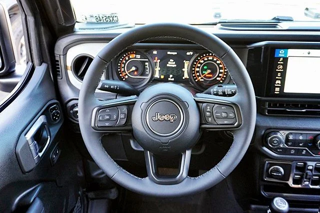 New 2026 Granite Crystal Metallic Clear-Coat Exterior Paint Jeep Sport S image 24