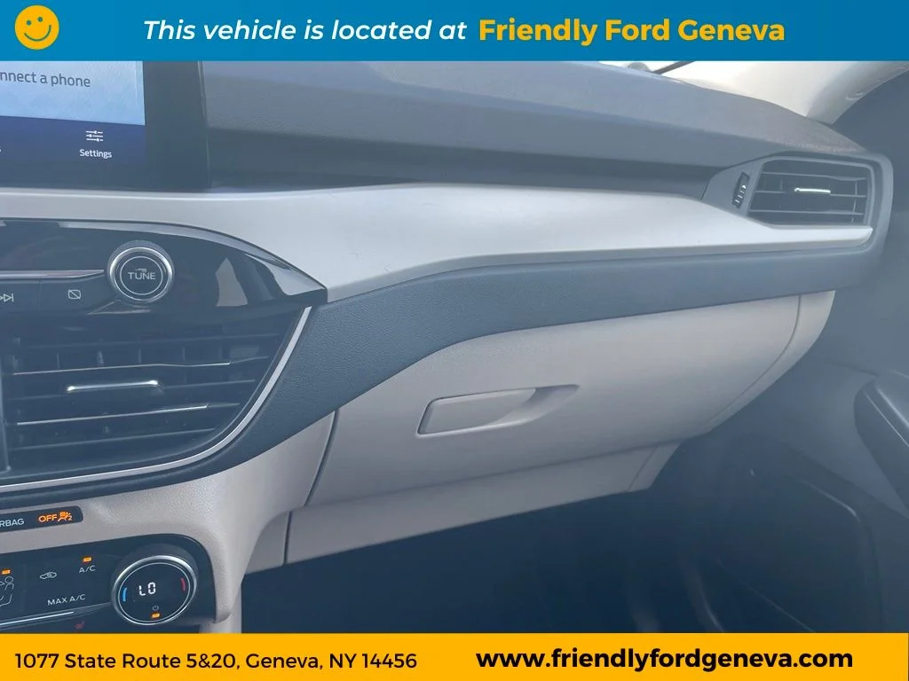Used 2021 Gold Ford SE image 25