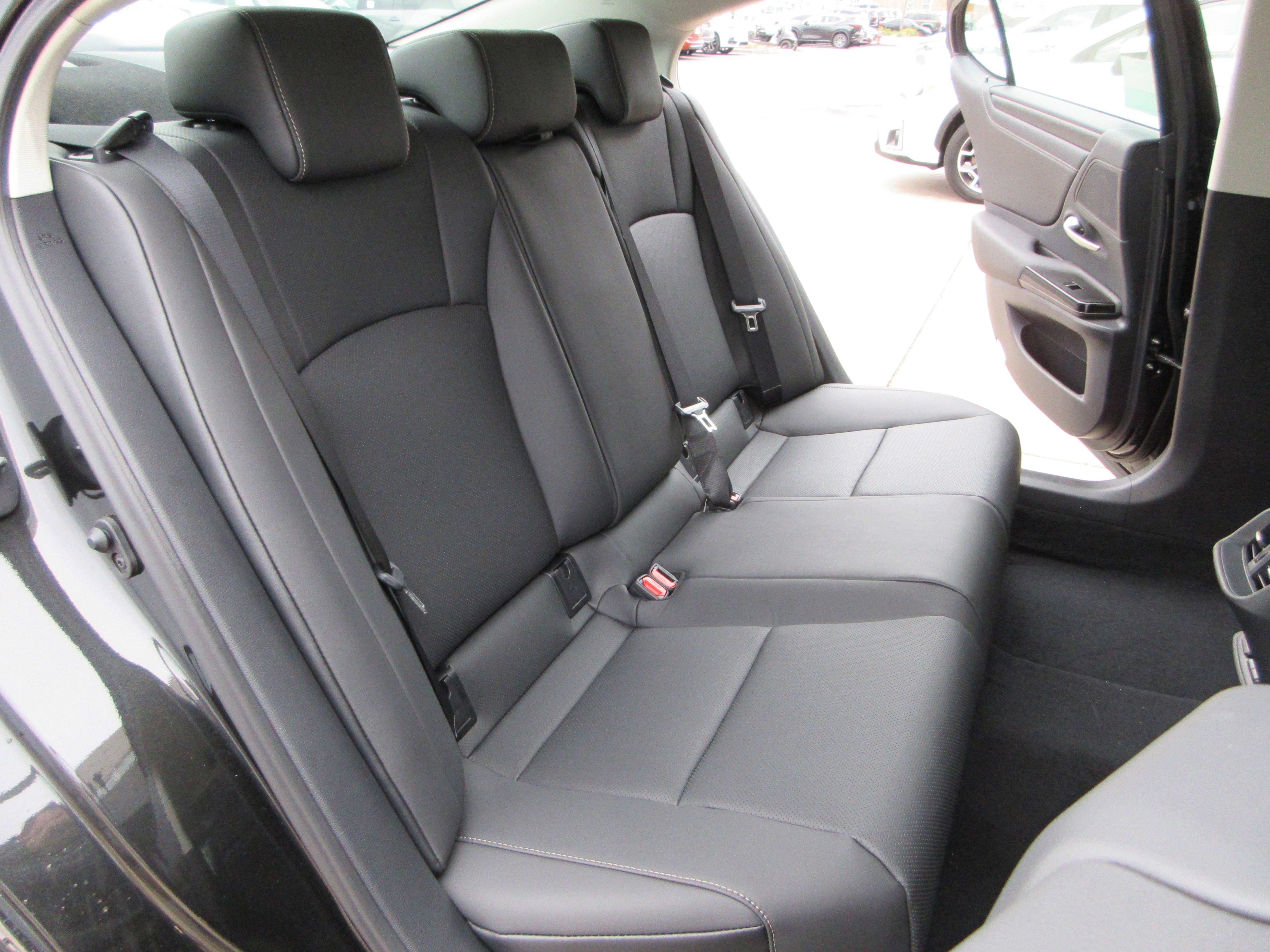 2025 Lexus ES 350 - Photo 19