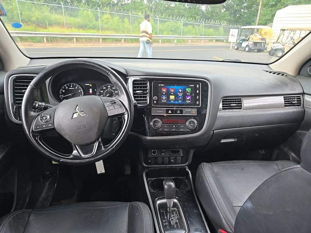 Used 2019  Mitsubishi SEL image 6