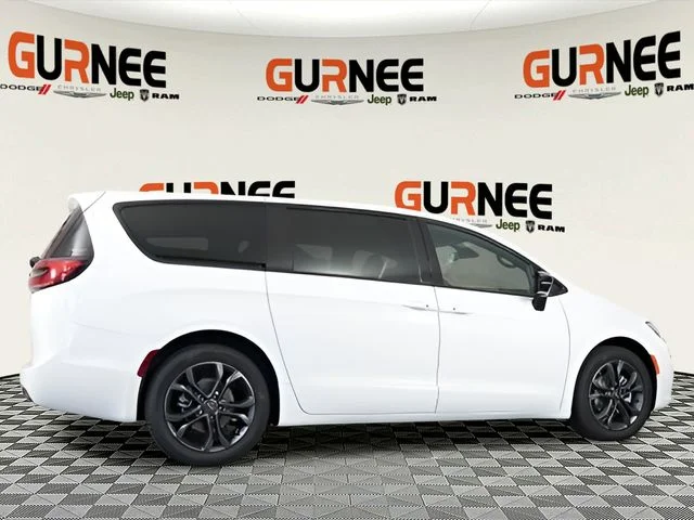 New 2026 Bright White Clear-Coat Exterior Paint Chrysler Select image 32