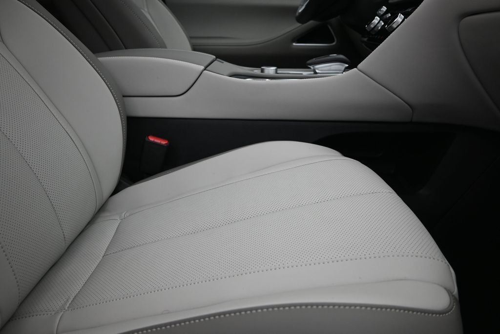 New 2027 MINERAL BLACK INFINITI Luxe FWD image 26