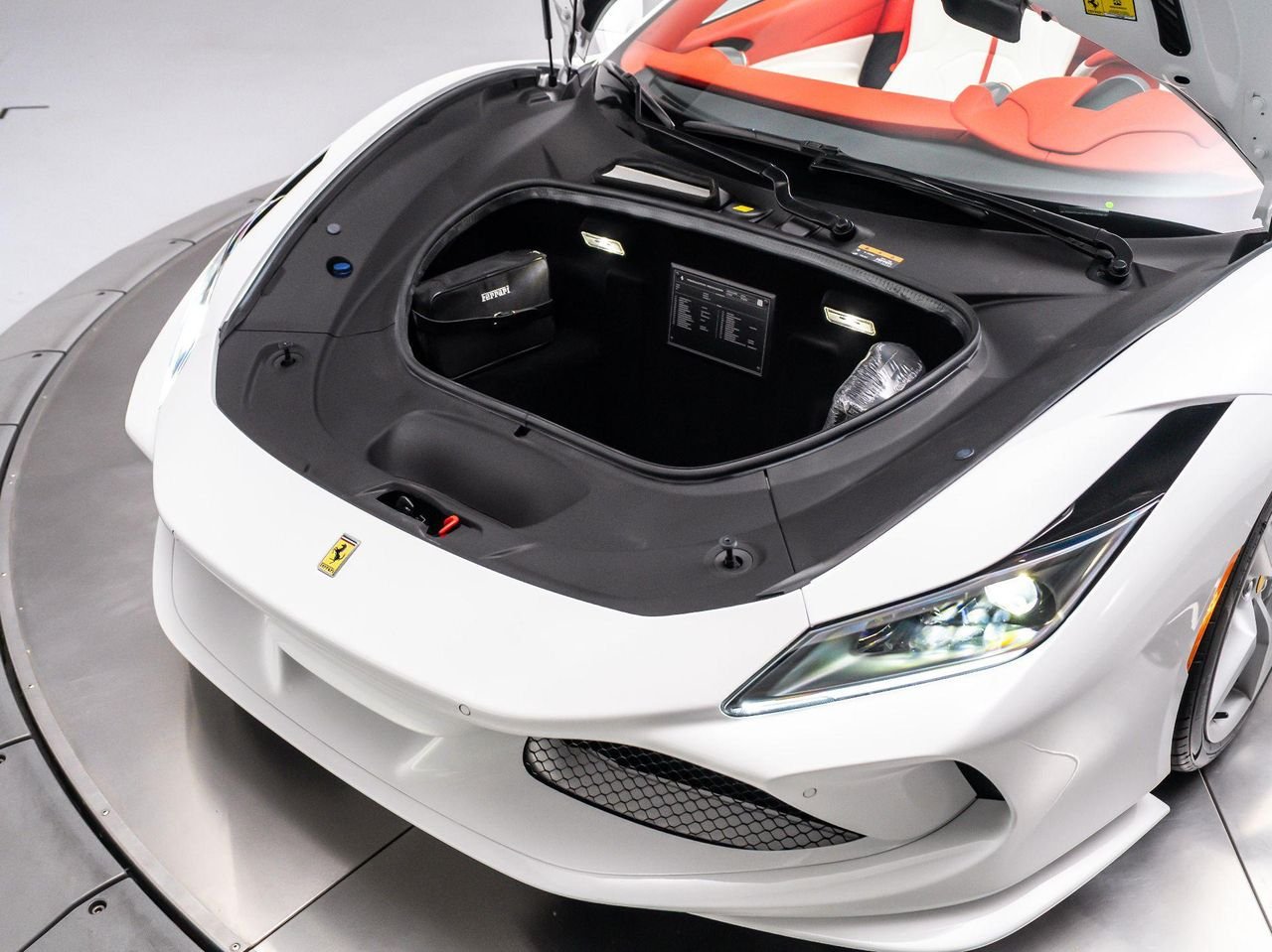 Used 2022 Bianco Cervino - Extra Campionario Ferrari Spider image 17