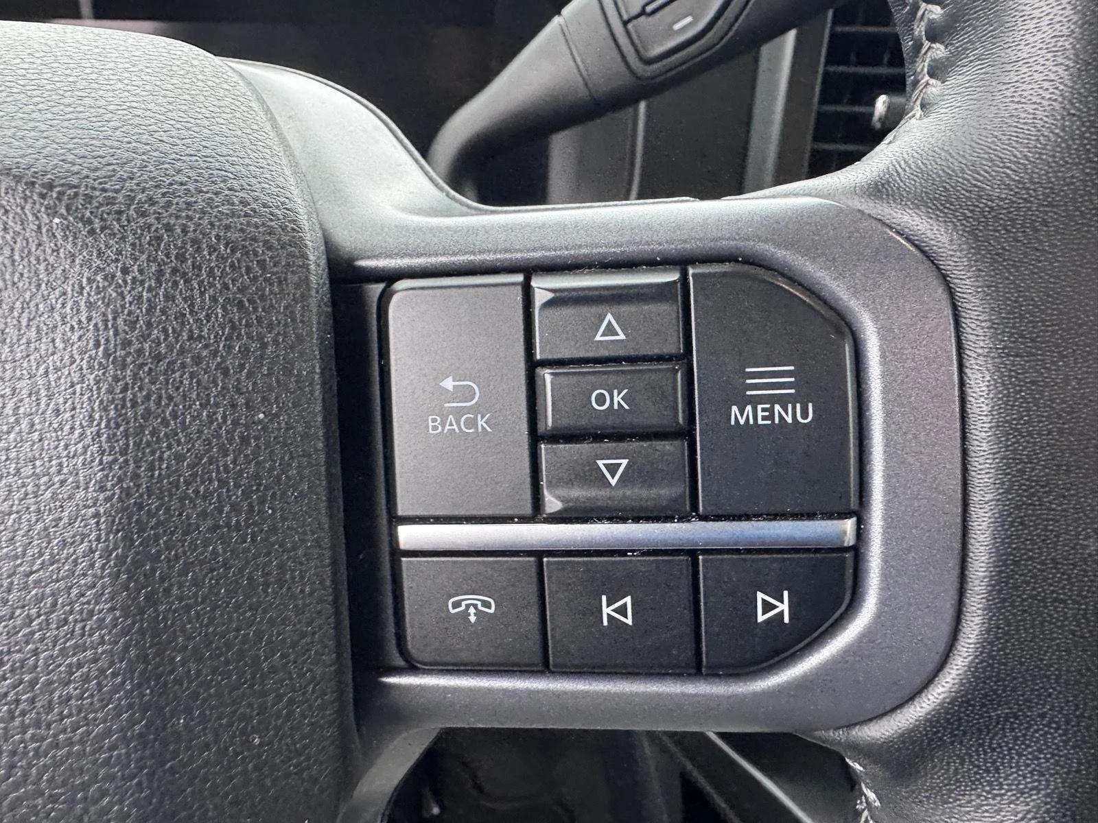 Used 2023 Star White Metallic Tri-Coat Ford Lariat image 16