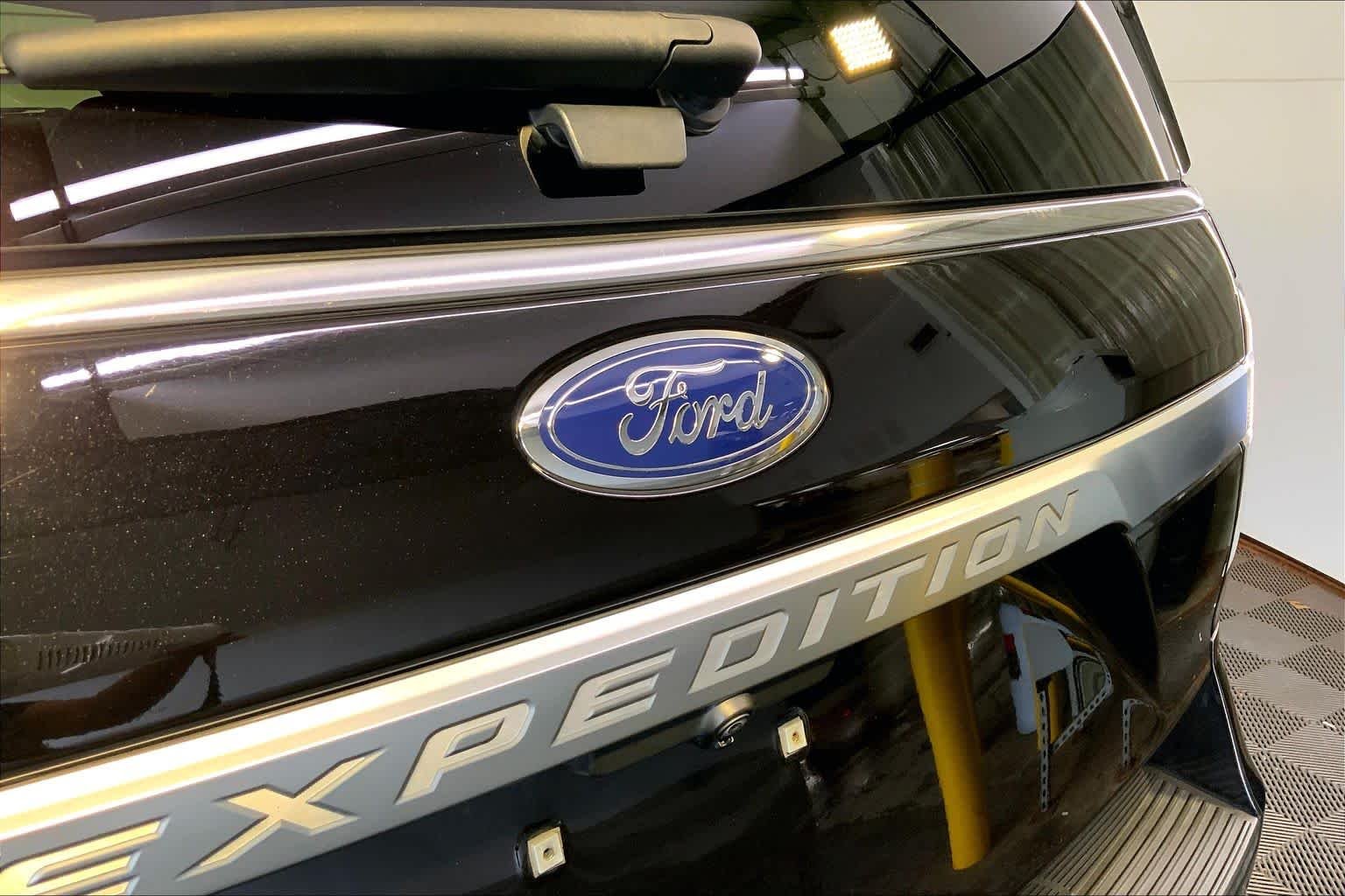 Used 2019 Agate Black Metallic Ford Platinum image 33
