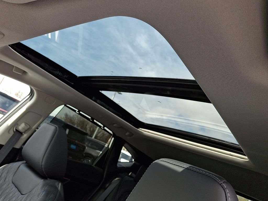 New 2026 Everest White Pearl TriCoat Nissan Platinum image 10
