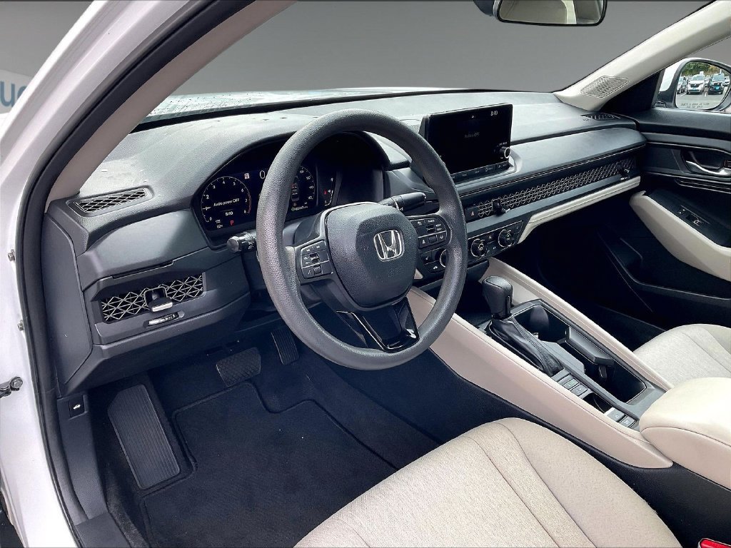 Used 2023 White Honda EX image 8