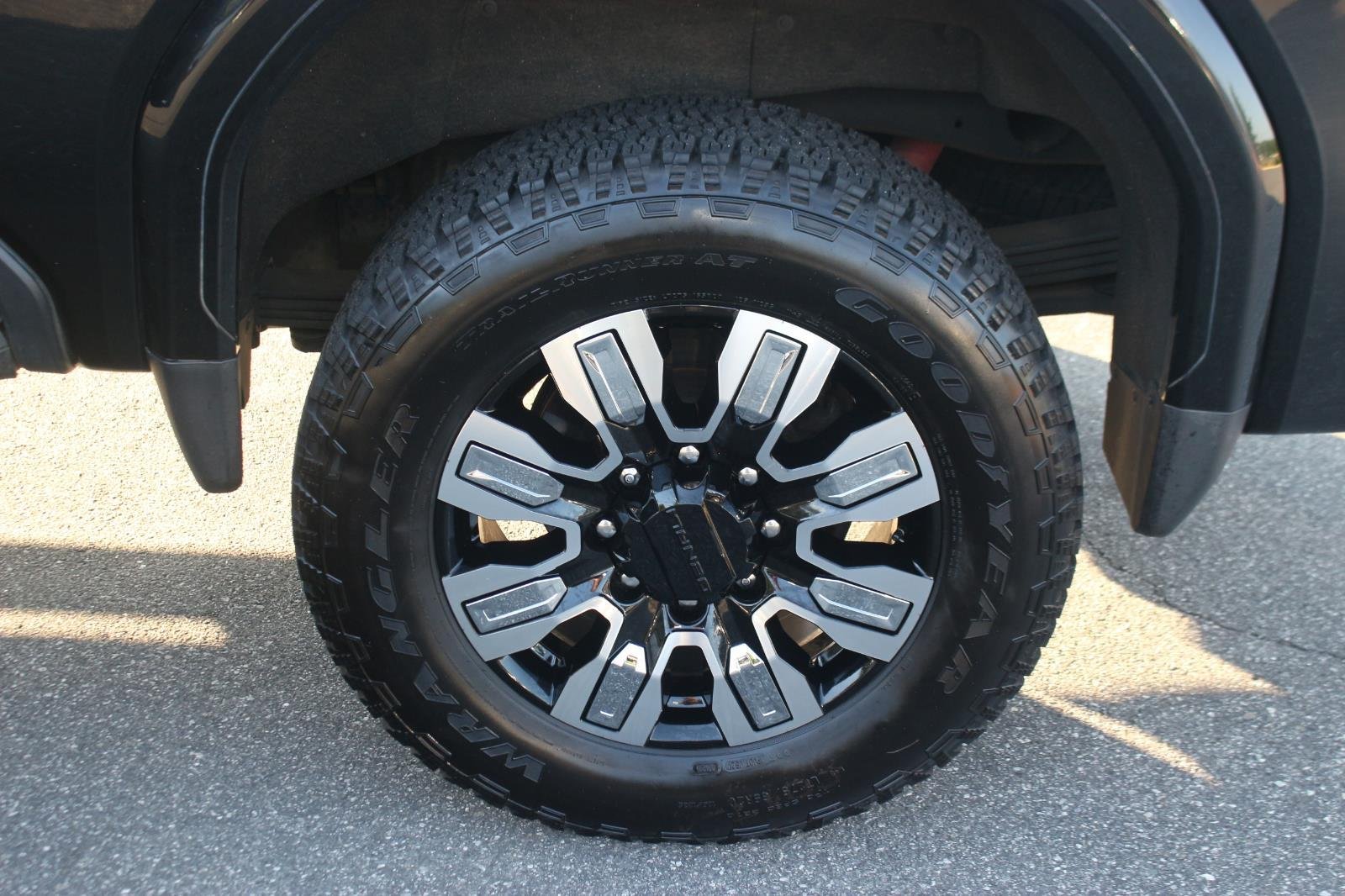 Used 2024 Onyx Black GMC AT4 image 40