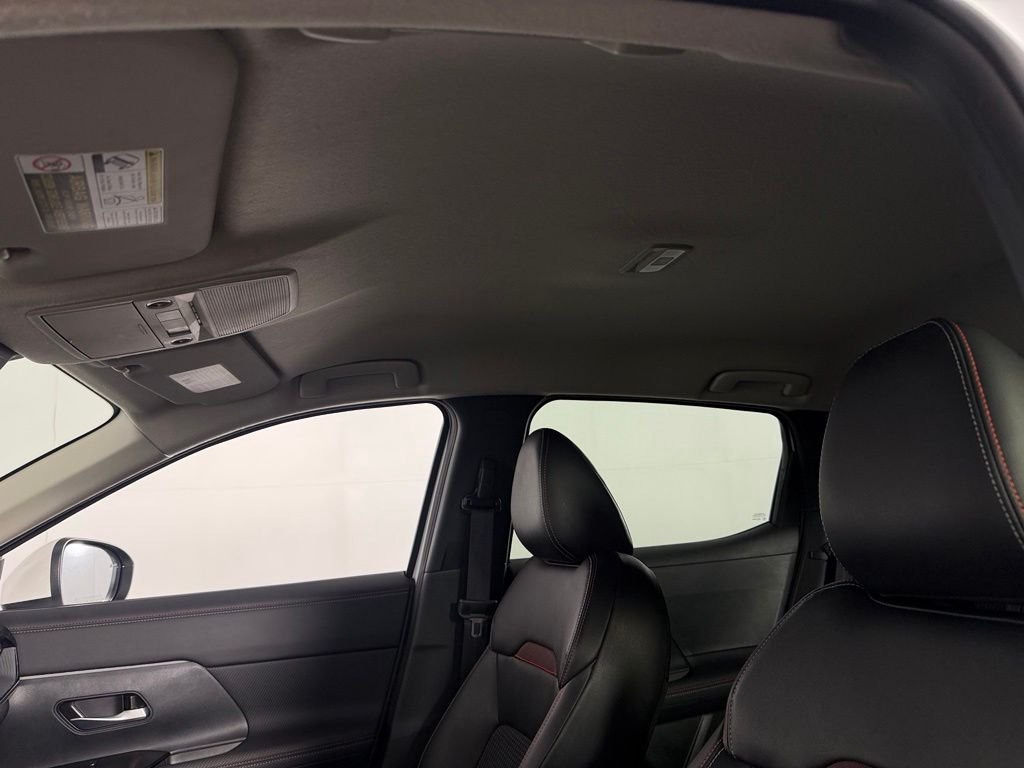Used 2025 White Nissan SR image 23