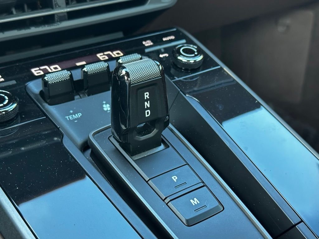Used 2024  Porsche Carrera image 18