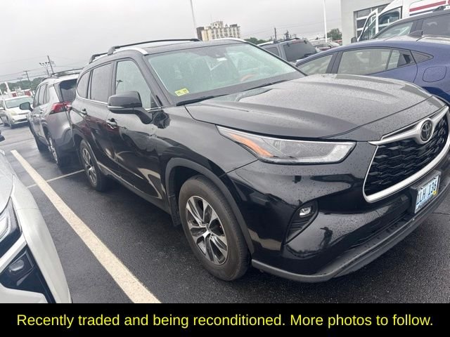 Used 2024 Black Toyota XLE image 3