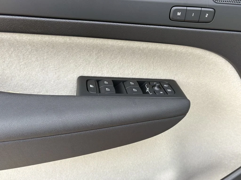 New 2026 Vapour Grey Volvo Plus image 12