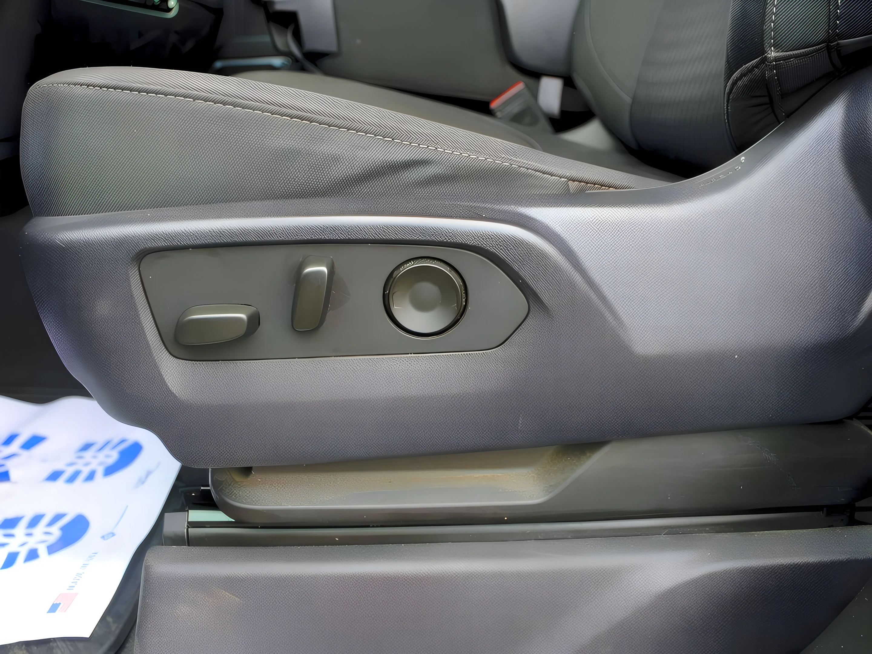 Used 2023 Summit White Chevrolet LT image 13