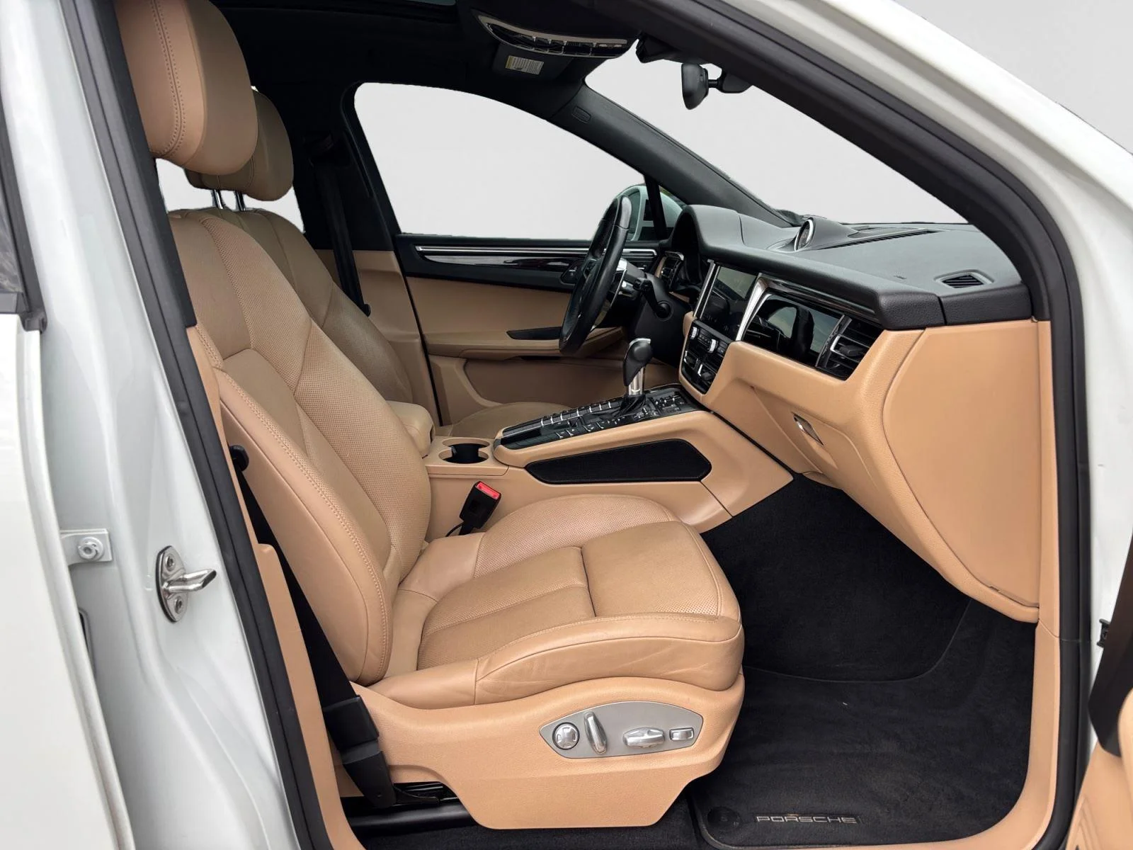 Used 2020 White Porsche Base image 15