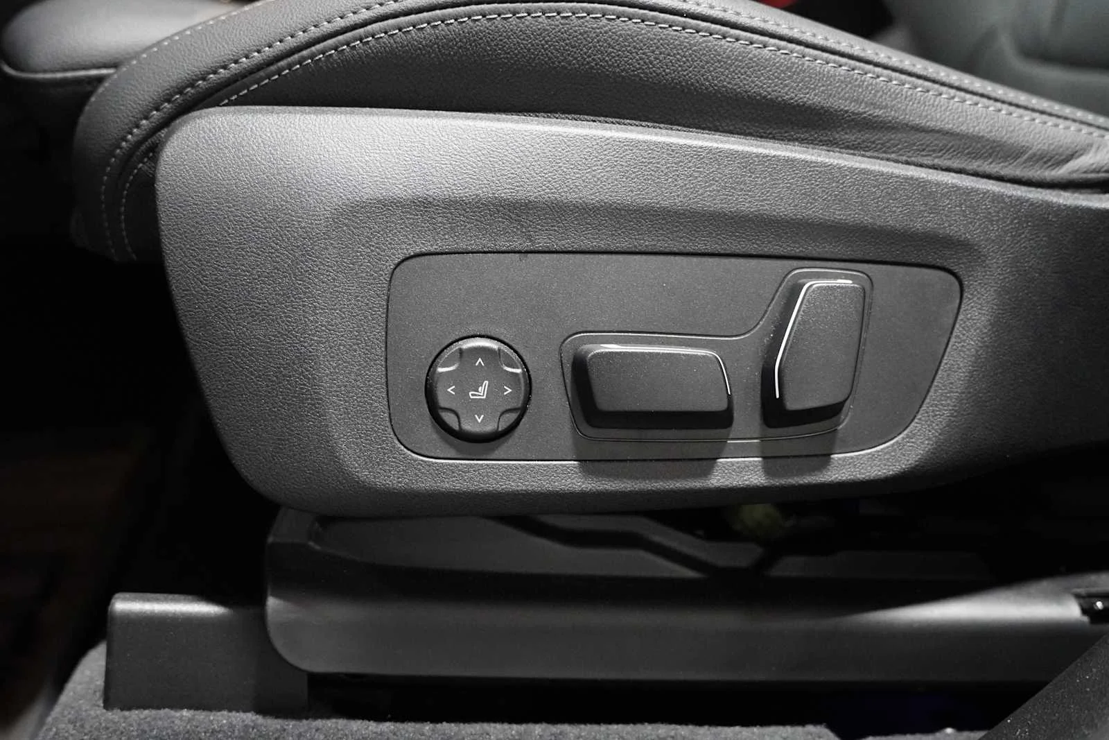Certified Used 2024 Jet Black BMW xDrive30i image 13