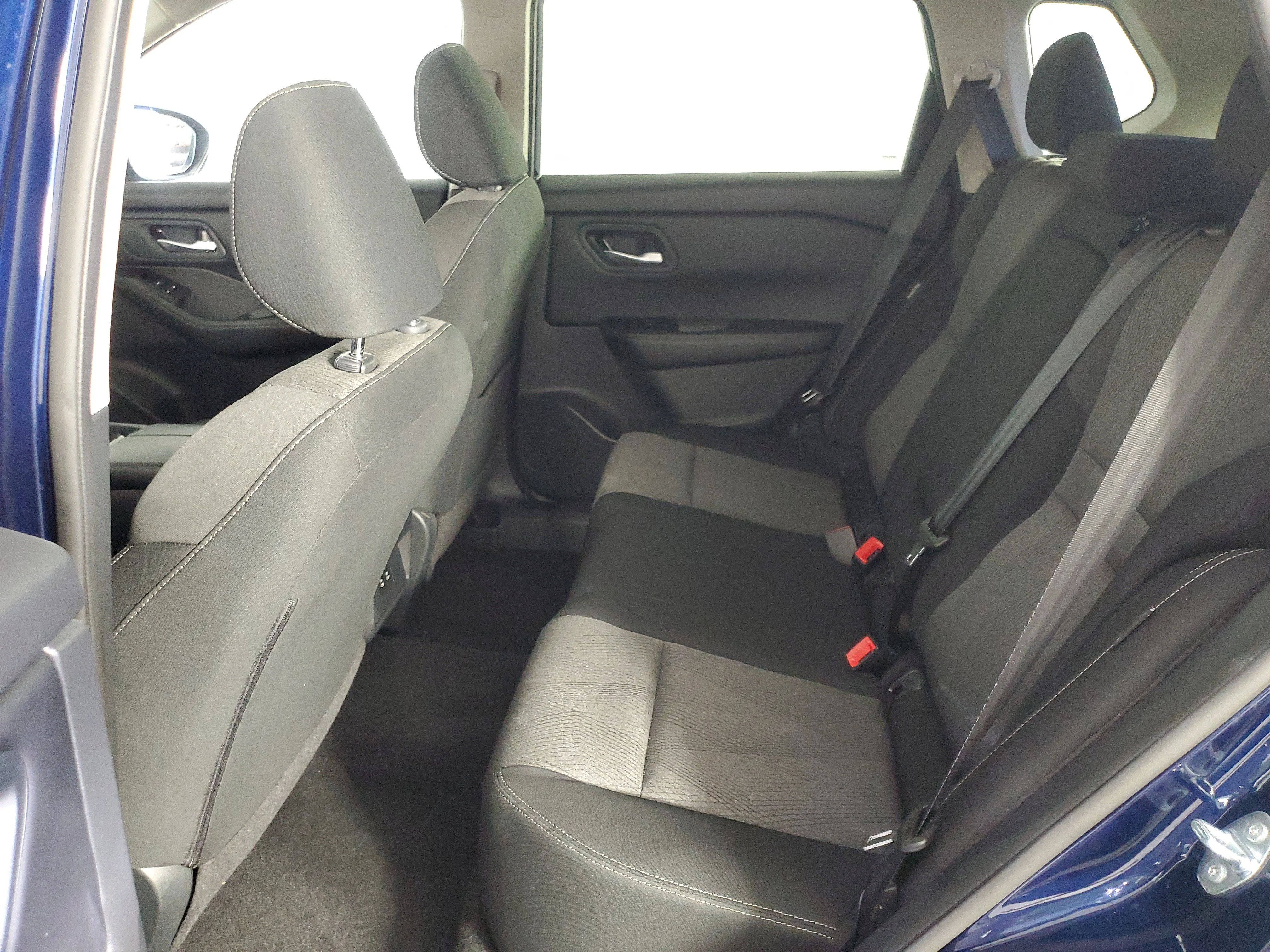 2025 Nissan Rogue SV - Photo 13