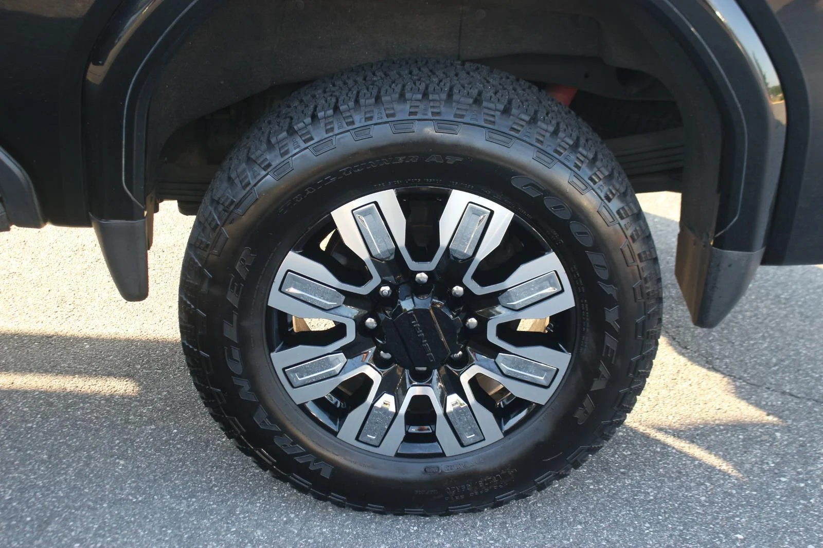 Used 2024 Onyx Black GMC AT4 image 40
