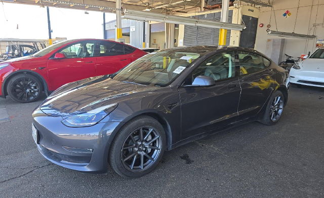 Used 2022 Midnight Silver Metallic Tesla Long Range image 2