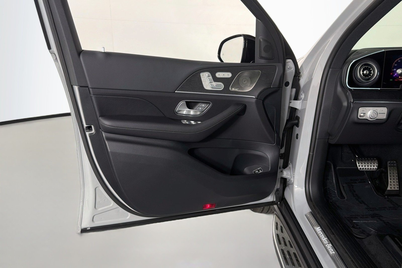 New 2027 MANUFAKTUR Alpine Grey Mercedes-Benz GLS 450 4MATIC® SUV image 23
