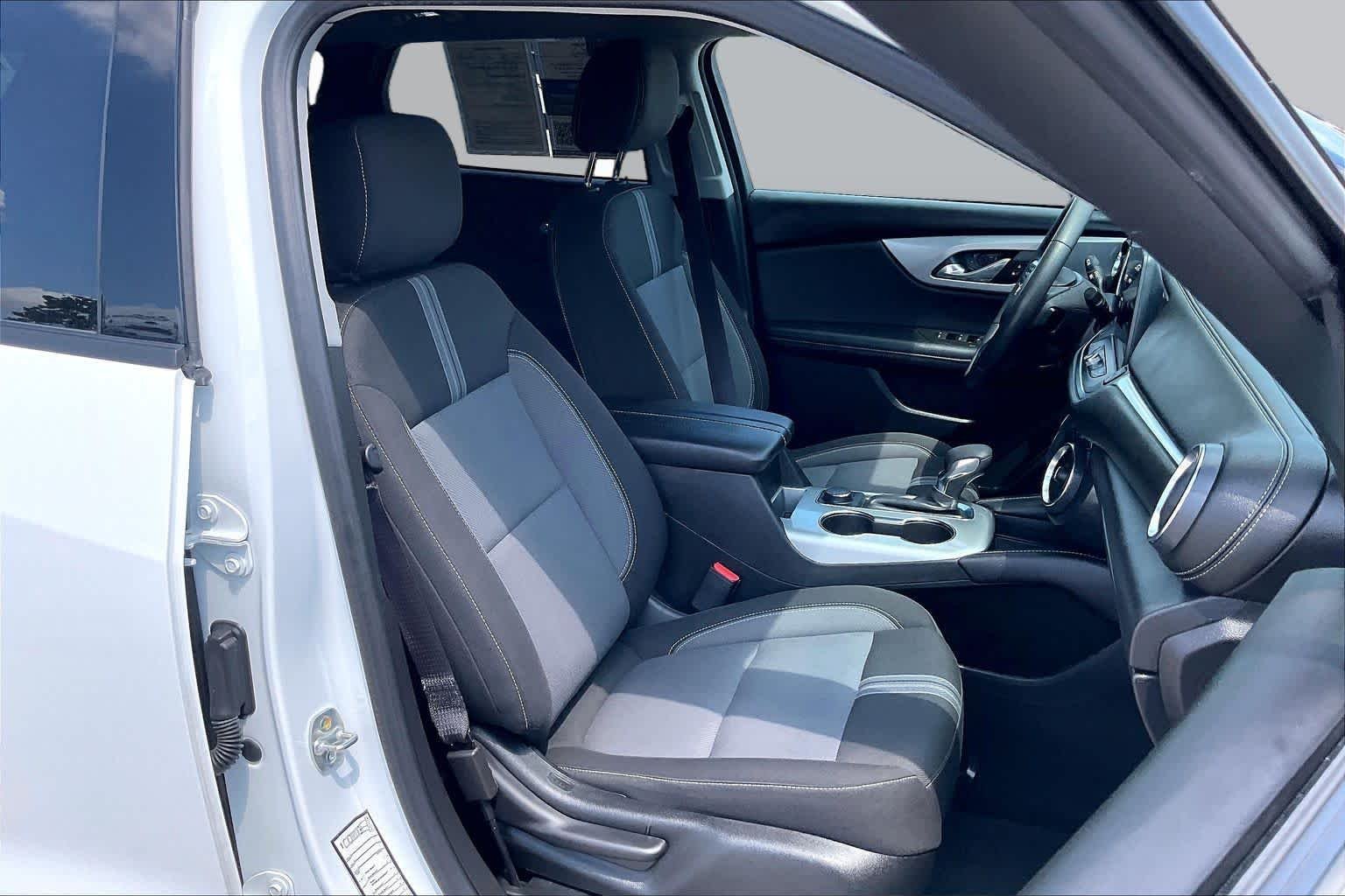Used 2025 Summit White Chevrolet LT image 9