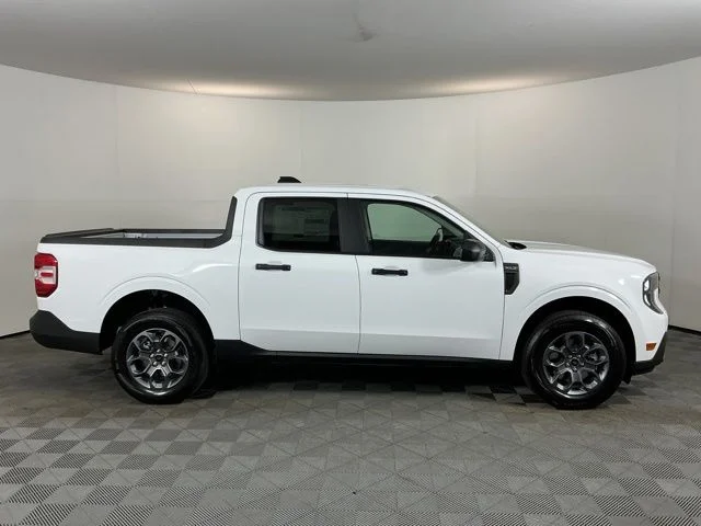 New 2026 Oxford White Ford XLT image 4