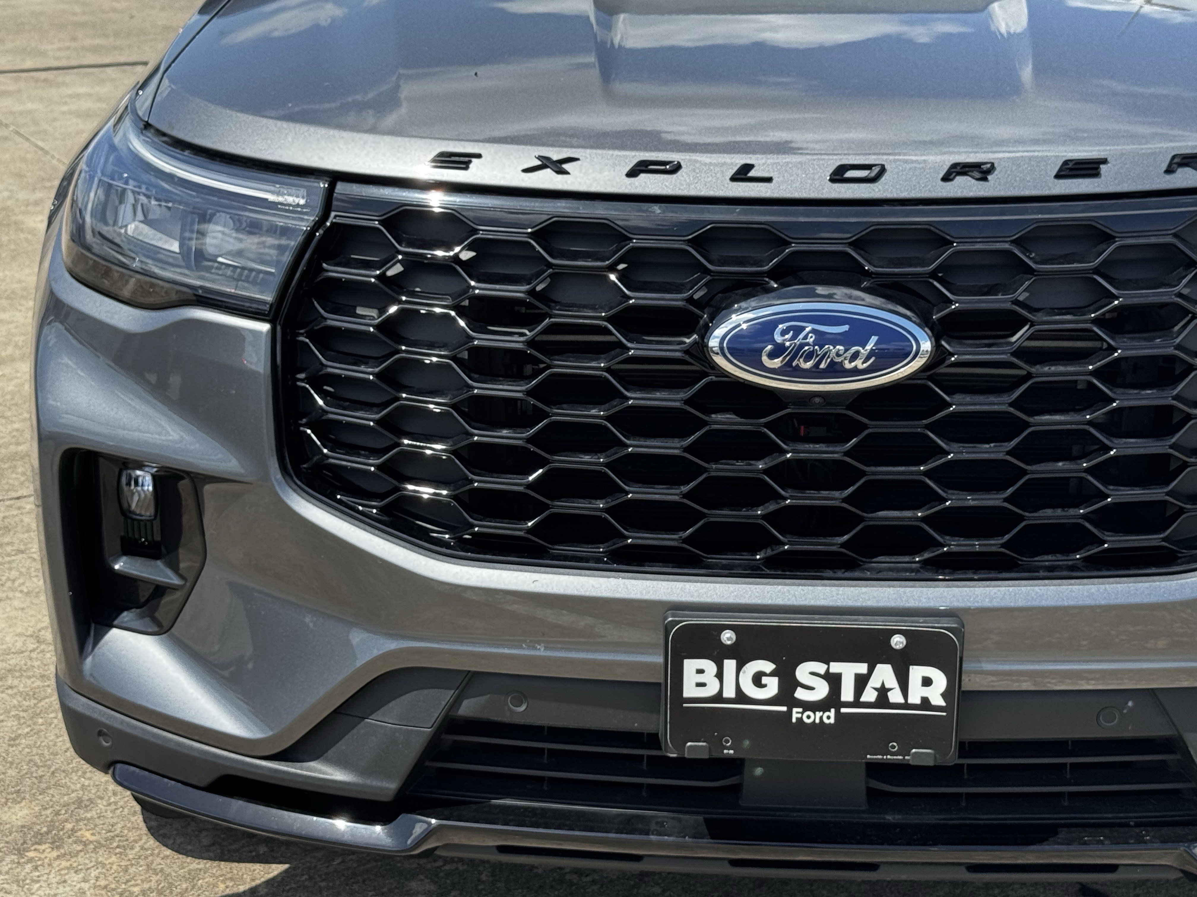 New 2026 Carbonized Gray Metallic Ford ST-Line image 5