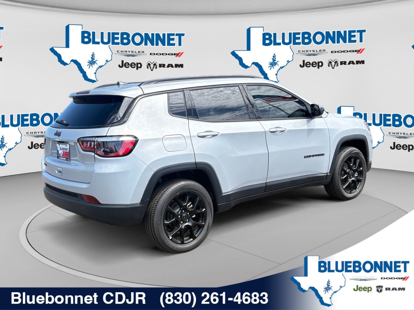 New 2026 Silver Zynith Metallic Clearcoat Jeep Latitude image 5