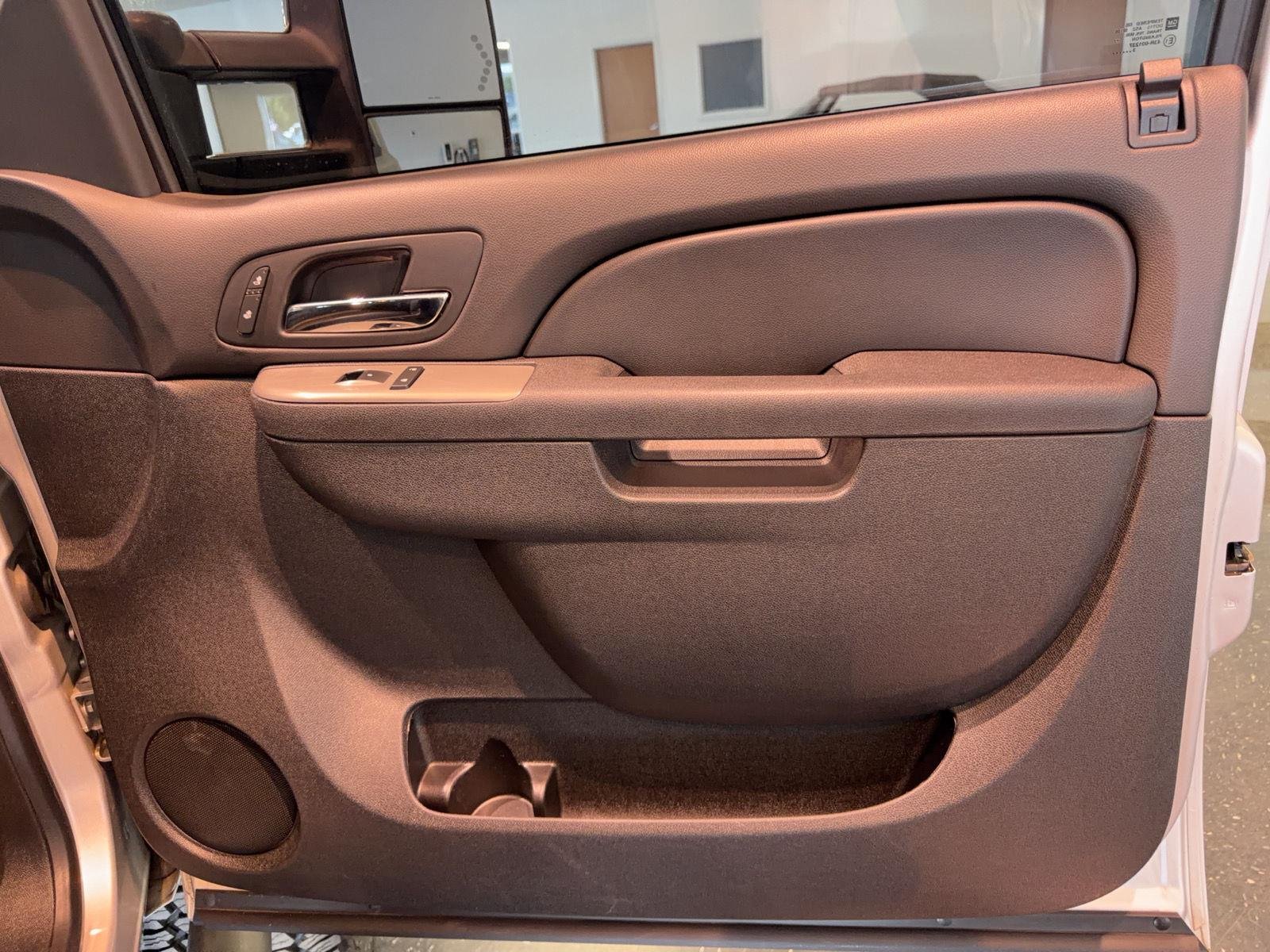 Used 2014 Silver Ice Metallic Chevrolet LTZ image 27