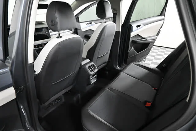 New 2026 Platinum Gray Metallic Volkswagen SE image 13
