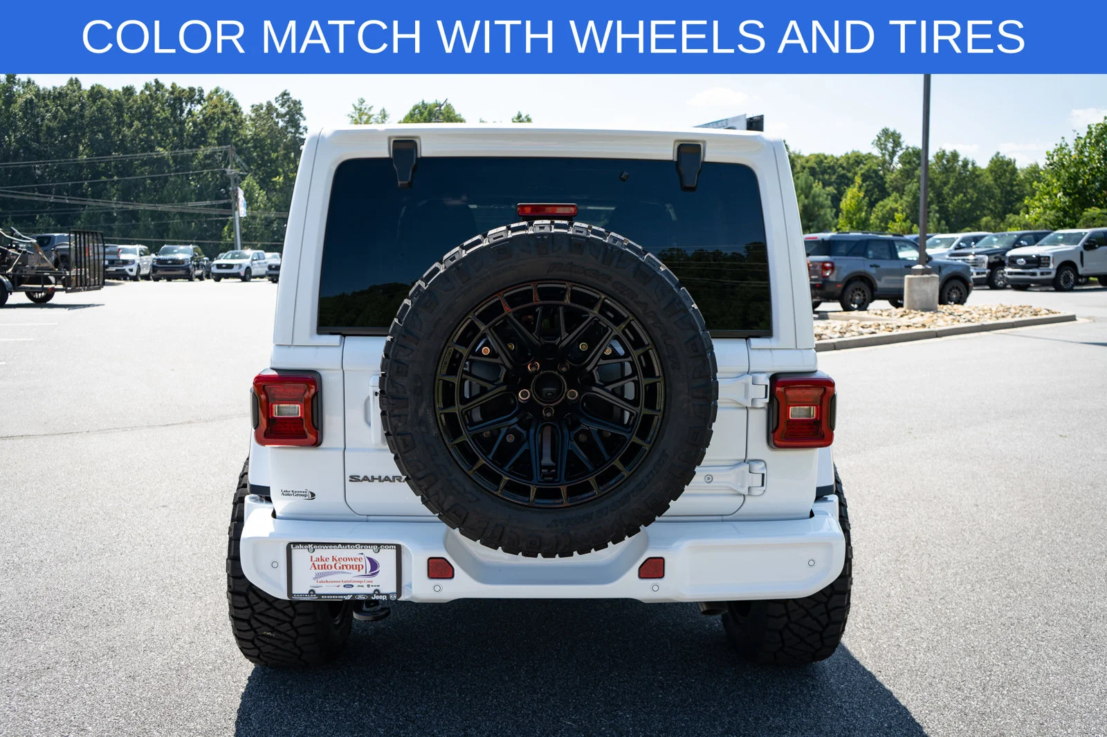 New 2026 Bright White Clear-Coat Exterior Paint Jeep Sahara image 8