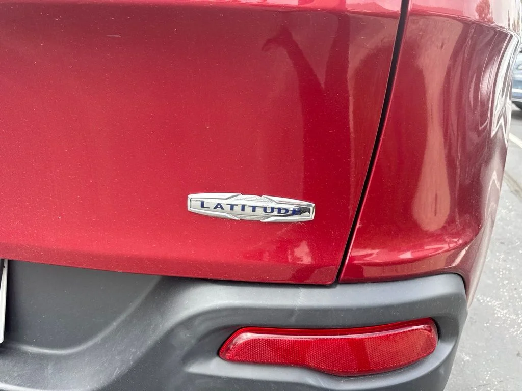 Used 2015 Red Jeep Latitude image 8