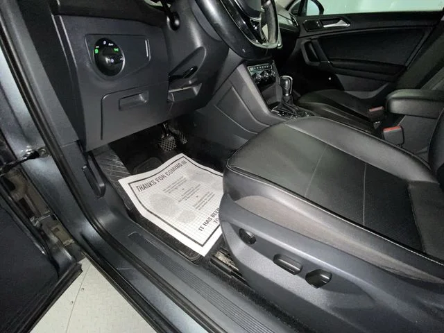 Used 2018 Gray Volkswagen 2.0T SEL image 12